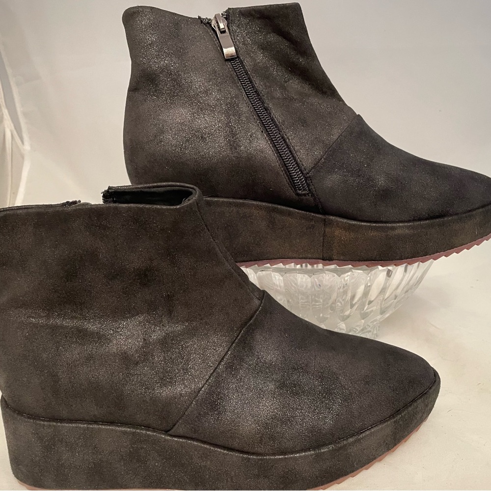 Anthropology, antelope, metallic suede wedge, booty size 38/39, 7.5 new